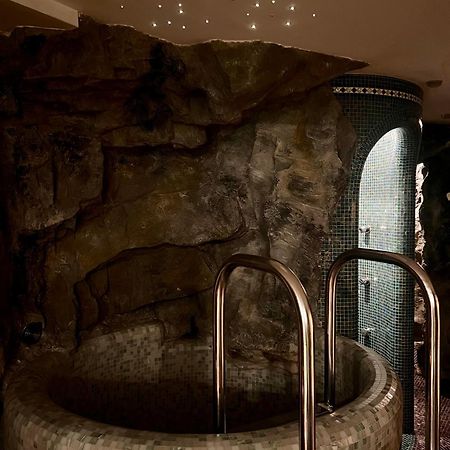 Hotel Tyrol Malles Venosta Esterno foto