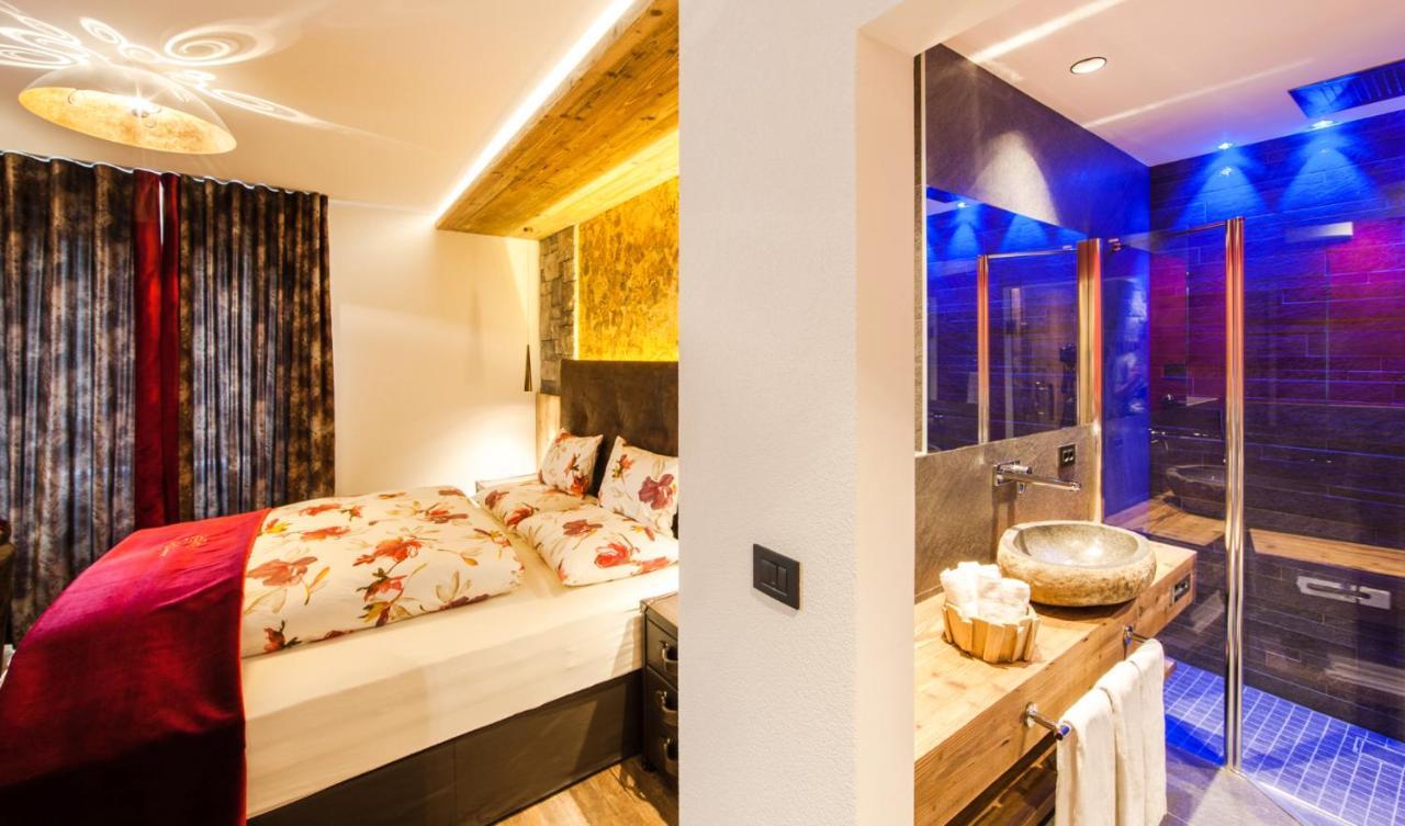 Hotel Tyrol Malles Venosta Esterno foto