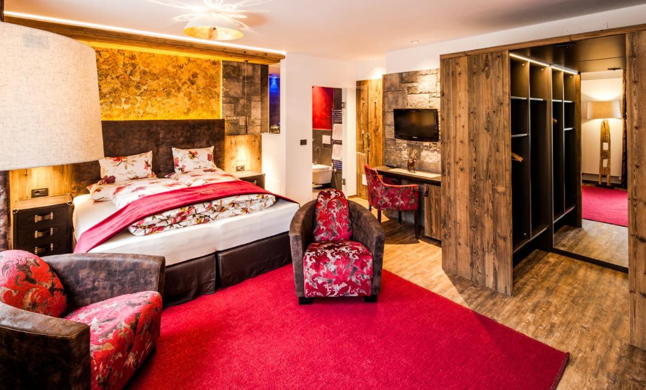 Hotel Tyrol Malles Venosta Esterno foto