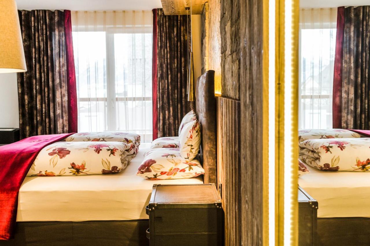 Hotel Tyrol Malles Venosta Esterno foto