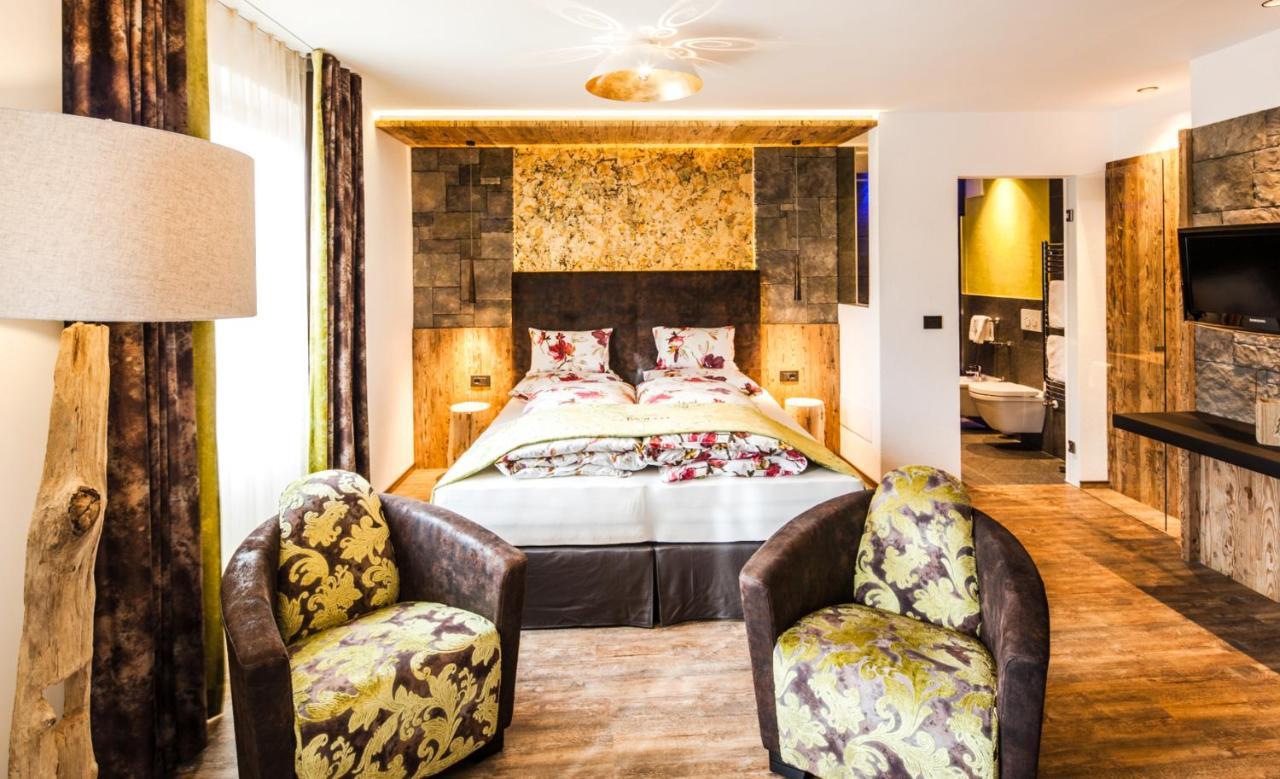 Hotel Tyrol Malles Venosta Esterno foto