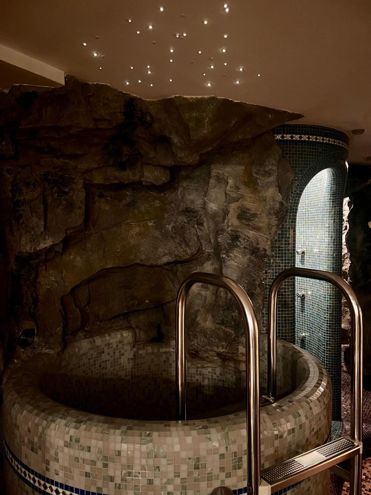 Hotel Tyrol Malles Venosta Esterno foto
