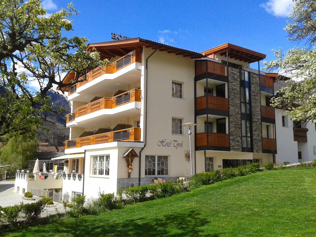 Hotel Tyrol Malles Venosta Esterno foto