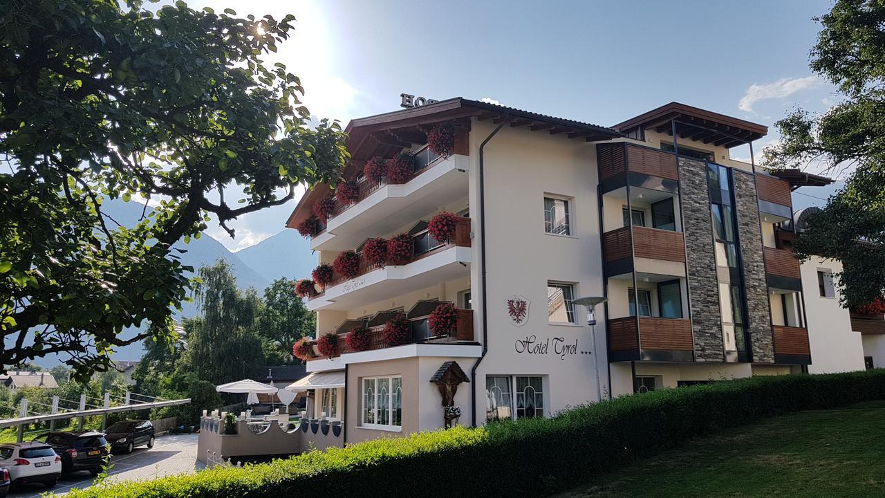 Hotel Tyrol Malles Venosta Esterno foto