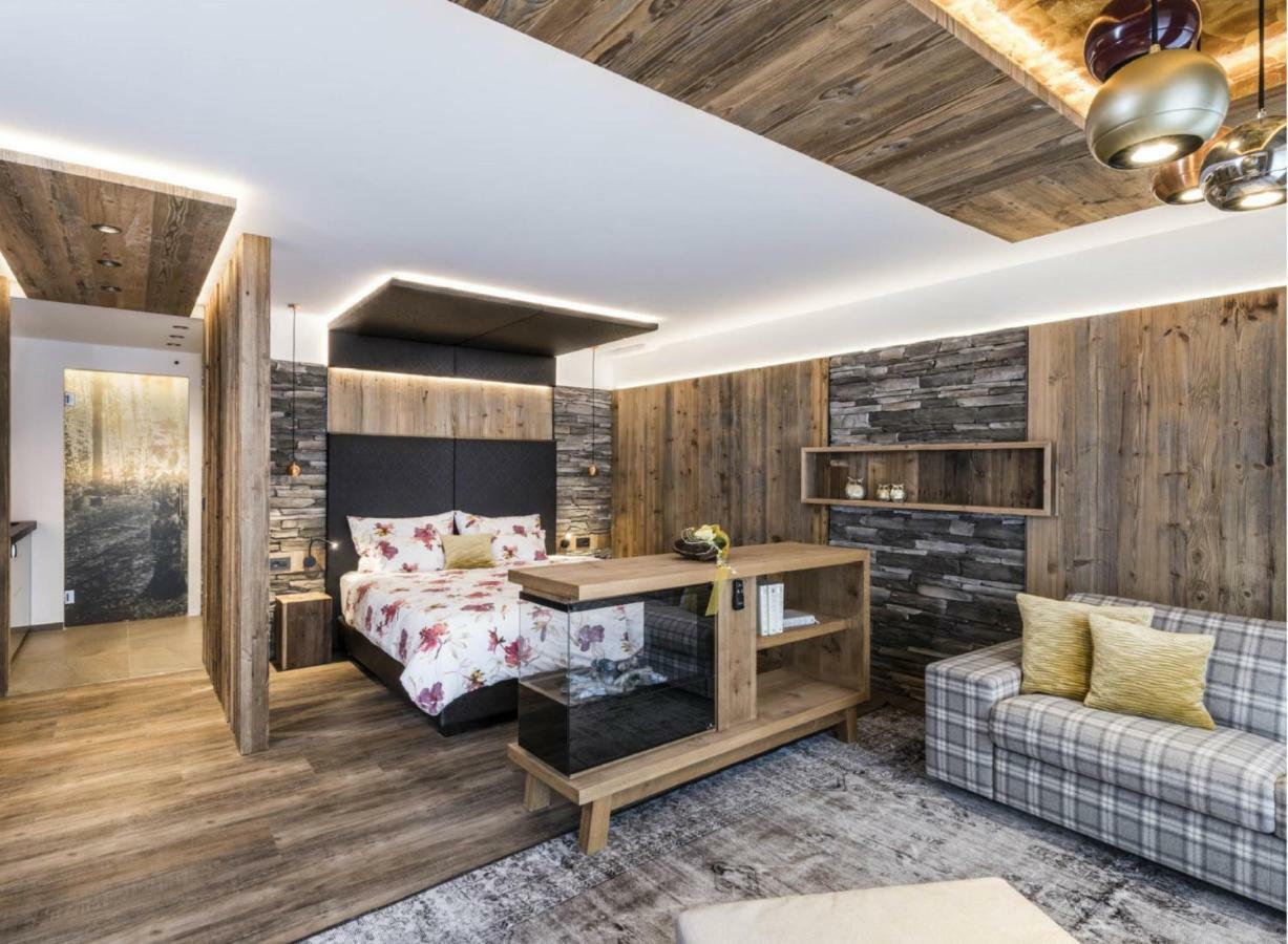 Hotel Tyrol Malles Venosta Esterno foto